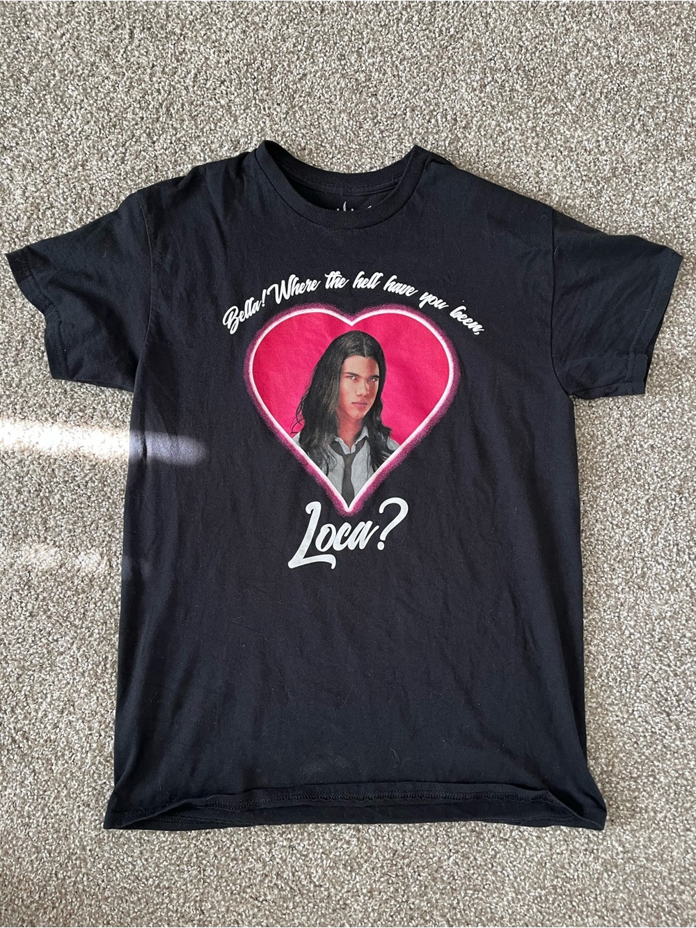 Twilight Black Graphic Women’s T-Shirt with Pink Heart Print Jacob Bella Edward